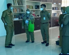 DPMPTSP Gandeng Perpustakaan Kota Balikpapan Mengaktualkan Pojok Baca Digital